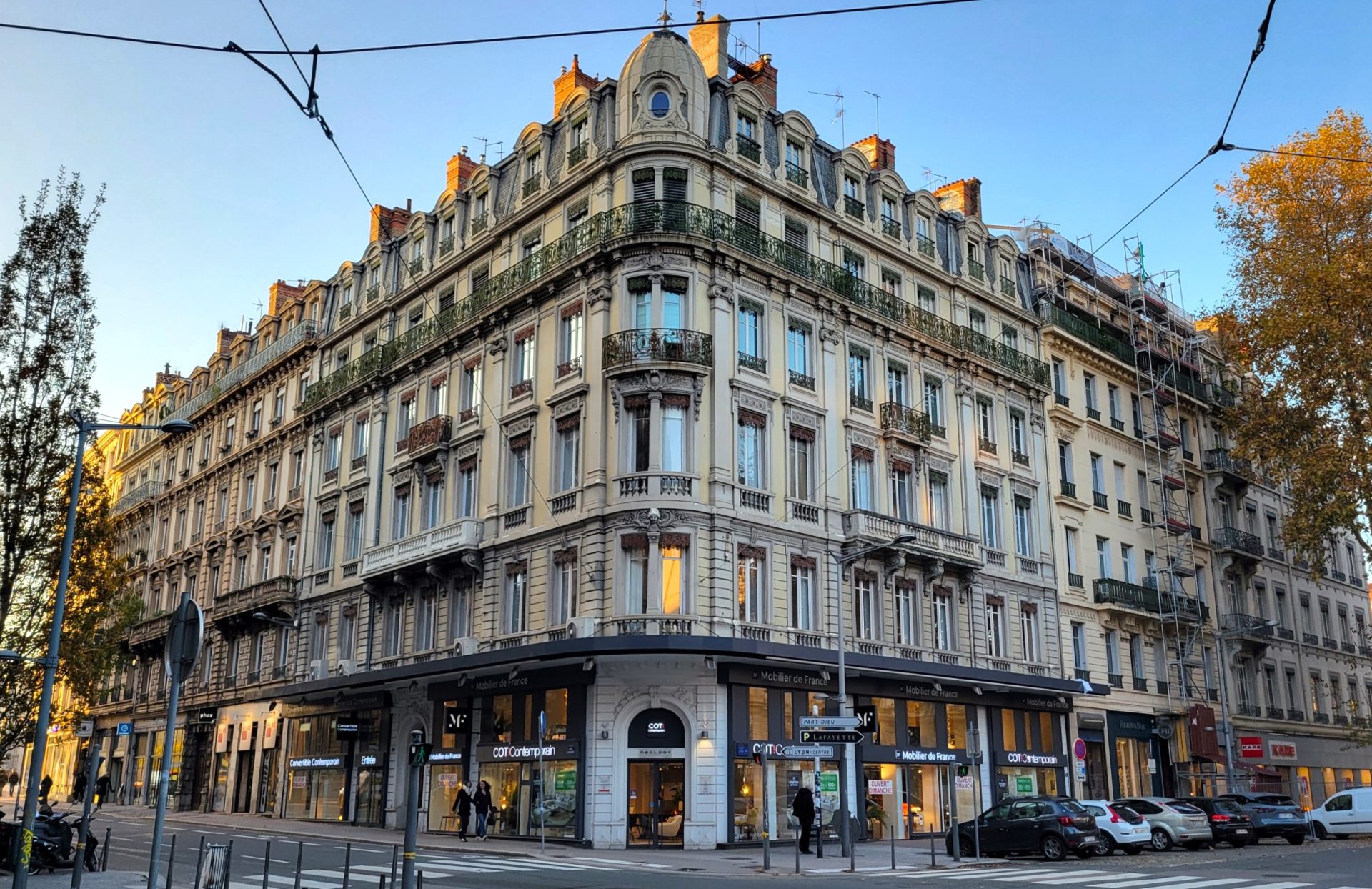 Everyday Grandeur In Lyon - Bonus Nachos